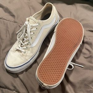 Great condition old skool cream Vans